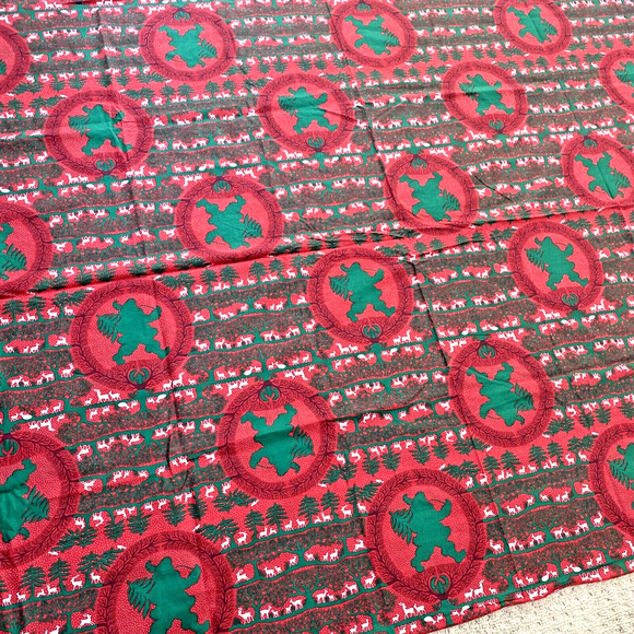 Christmas Tablecloth Printed Walking Santa Claus Whimsy Red & Green Rectangle - Picture 6 of 7